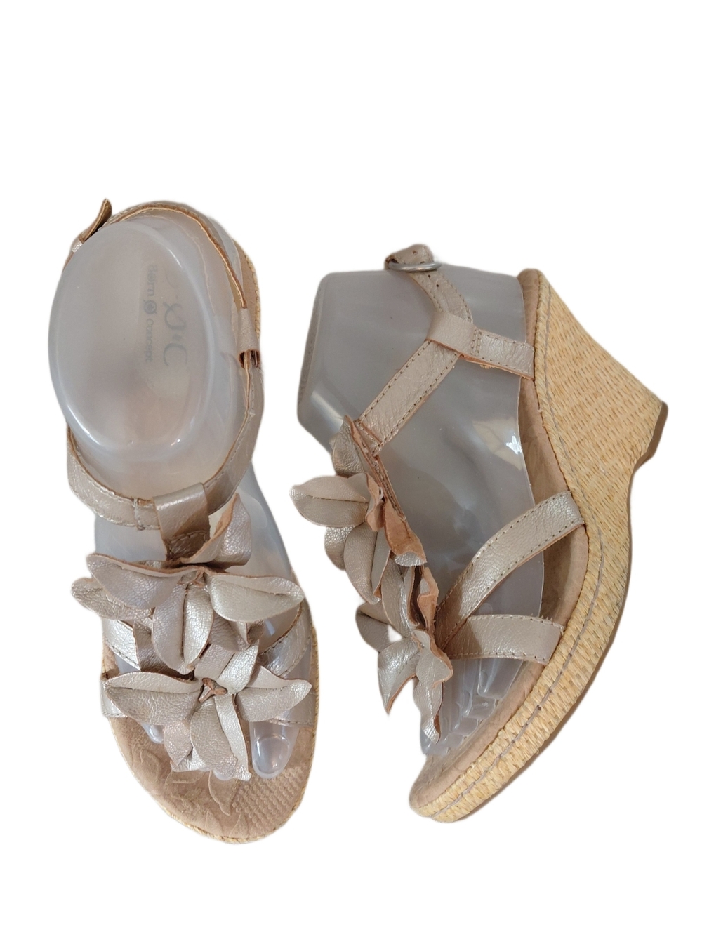 b.o.c. Metallic Chanpagne Floral Wedges Women's Size 8 Espadrille Sandals